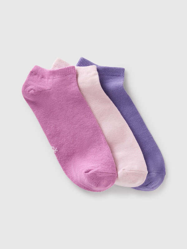 Tres pares de calcetines cortos