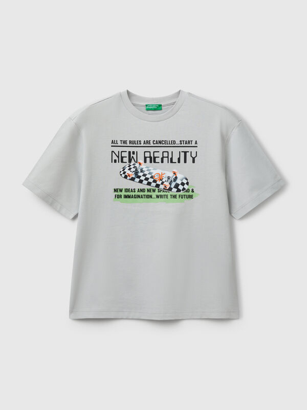 Camiseta gris con estampado frontal Niño
