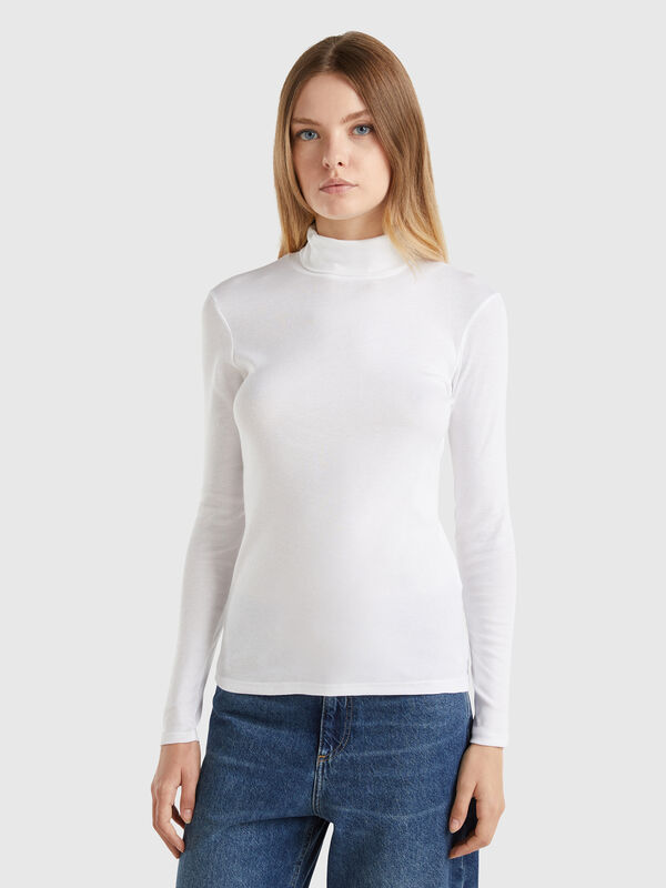 Camiseta de manga larga con cuello alto. Mujer