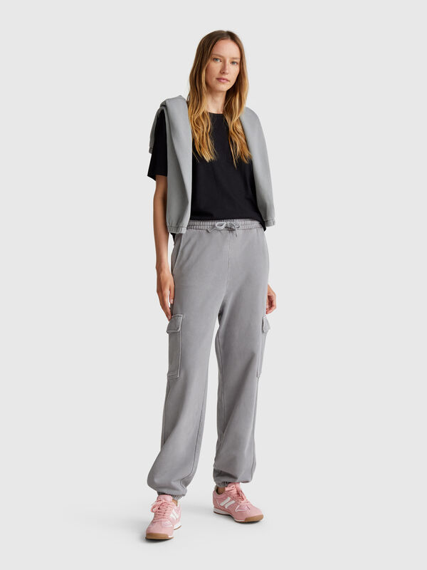 Pantalón cargo tipo sudadera Mujer