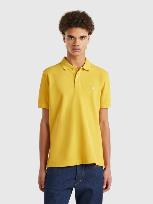Polo regular fit mostaza Hombre
