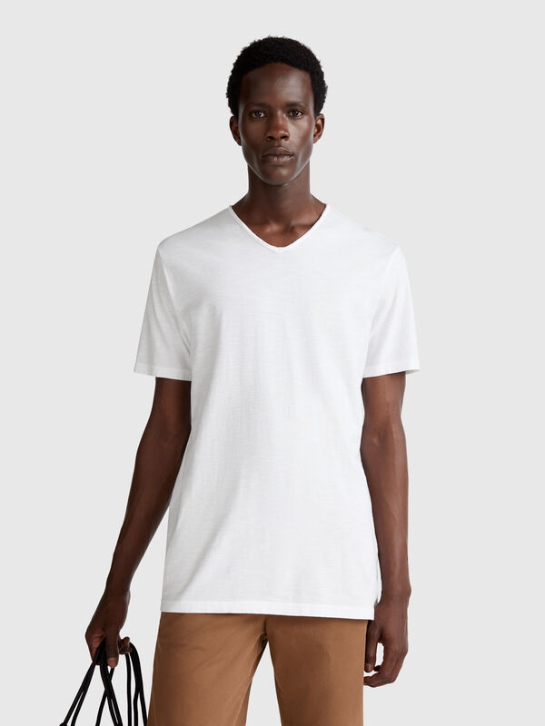 Camiseta 100% algodón con cuello en pico Hombre
