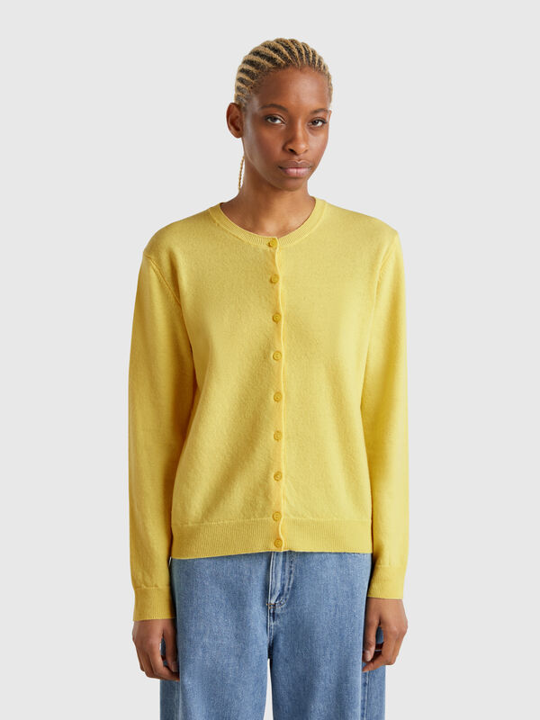 Cárdigan amarillo de cuello redondo de pura lana merina Mujer